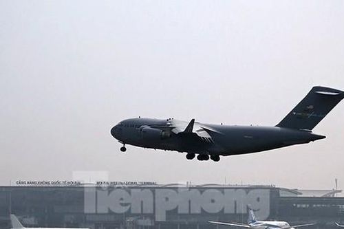 'Siêu máy bay' phục vụ Tổng thống Mỹ đến Hà Nội