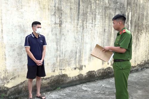 Cho vay lãi nhưng bắt con nợ viết giấy nhận tiền xin việc