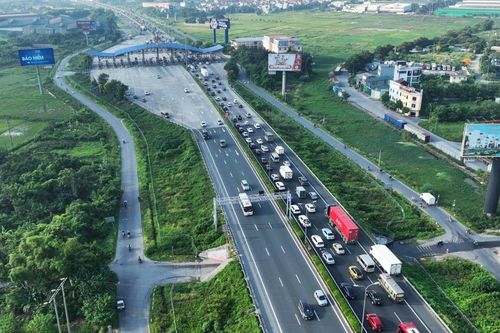 Ngày đầu kỳ nghỉ lễ 2/9, đường Vành đai 3 Hà Nội ùn dài 10km