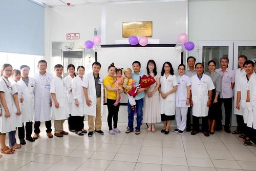 Ghép tế bào gốc tự thân cứu sống bệnh nhi bị u nguyên bào thần kinh