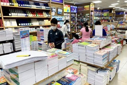 Công bố đường dây nóng và hệ thống bán lẻ SGK đầu năm học mới