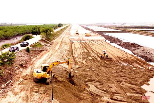 Trên công trường dự án đường vành đai phía Đông TP Hà Tĩnh