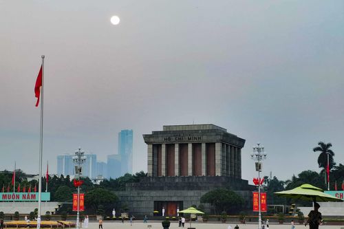 Ngày đầu nghỉ lễ: Một sớm Thu thật lạ trên Quảng trường Ba Đình