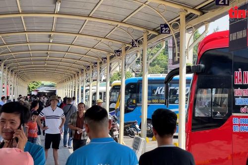 Các bến xe Hà Nội nhộn nhịp trong ngày đầu nghỉ lễ 2/9