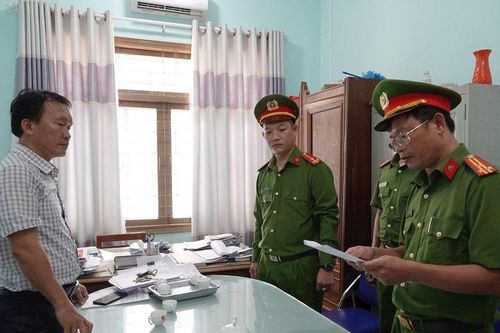 Khởi tố nguyên Phó trưởng Phòng Tài nguyên môi trường huyện Bắc Bình ở Bình Thuận