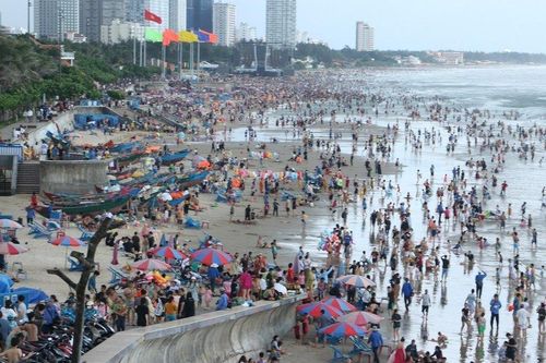 Biển Vũng Tàu nhộn nhịp ngày đầu kỳ nghỉ lễ 2/9, đón 32.000 lượt khách