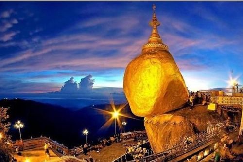 Cận cảnh ngôi chùa ở Myanmar chênh vênh trên mép tảng đá vàng
