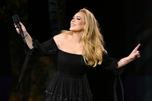 Danh tính nữ ca sĩ khiến Adele 'phát cuồng': Tưởng lạ hóa ra quen!