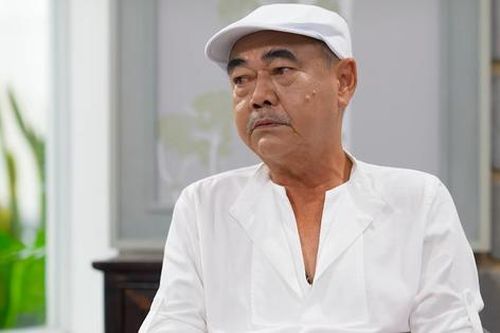 NSND Việt Anh: Khách đến giật mình vì không ngờ một nghệ sĩ lại đi làm bồi bàn