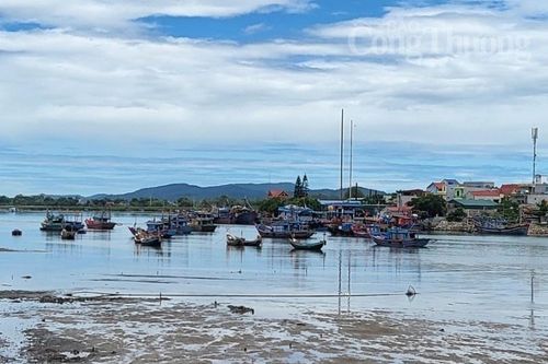 Thanh Hóa: Cảng cá Lạch Bạng bồi lắng khiến ngư dân gặp khó mỗi khi ra khơi