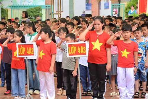 Học sinh TP. Điện Biên Phủ rộn ràng tựu trường