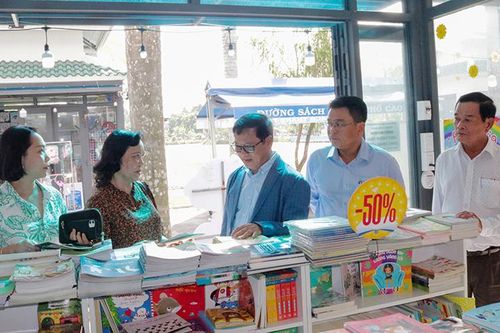 Khai mạc Hội sách chào mừng kỷ niệm 78 năm Ngày Cách mạng Tháng Tám thành công và Quốc khánh 2/9