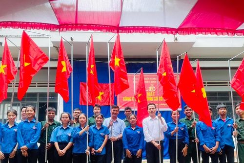 Ra mắt công trình 'Đường cờ Tổ quốc' tại xã Ia Kdăm