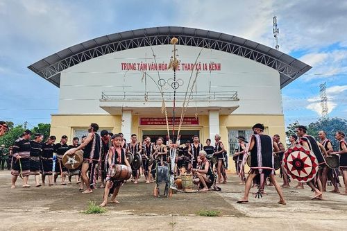 Ia Kênh: 200 nghệ nhân thi cồng chiêng và hát dân ca