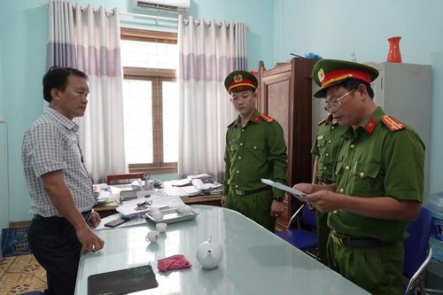 Bắt tay 'ăn đất', một phó trưởng phòng Tài nguyên-Môi trường bị khởi tố
