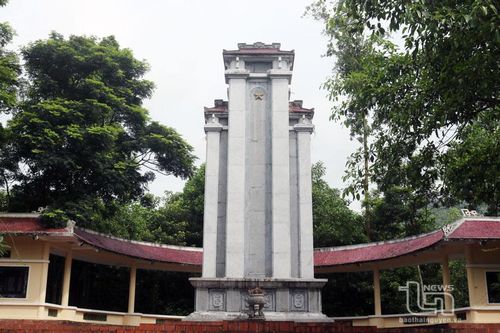 Dưới tán rừng Khuôn Mánh