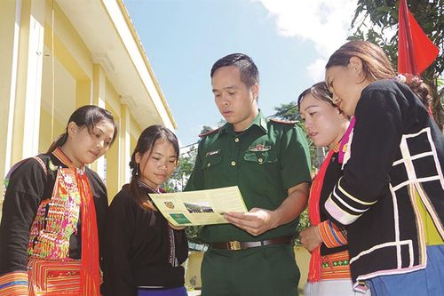 Bộ đội biên phòng tỉnh Lai Châu - 'cầu nối' truyền tải pháp luật