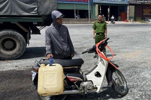 Lộ diện 'bọ cạp' chuyên hút trộm dầu xe tải