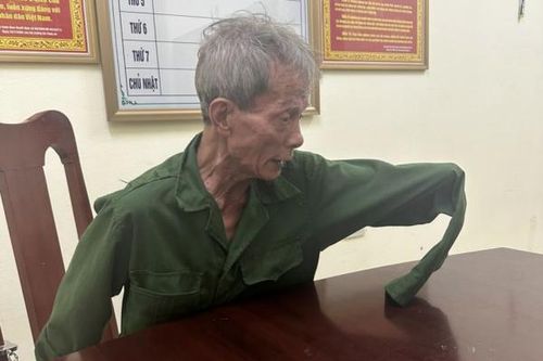 Tạm giữ hình sự người cha đâm con gái tử vong