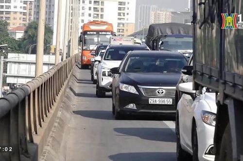 Giao thông cửa ngõ ùn ứ trong ngày đầu nghỉ lễ