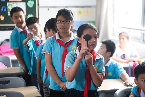 Cận thị gia tăng, học sinh Trung Quốc phải tăng cường học Thể dục