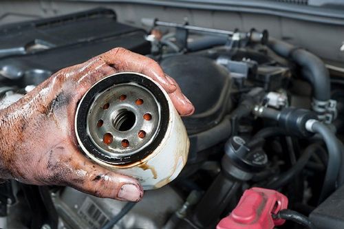Bao lâu thì nên thay cốc lọc dầu ô tô?
