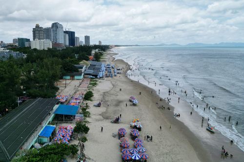 Biển Vũng Tàu thưa thớt, dịch vụ cho thuê mô tô nước ngồi 'hóng' khách