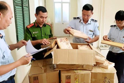Hà Nội phát hiện lượng lớn bánh trung thu nhập lậu