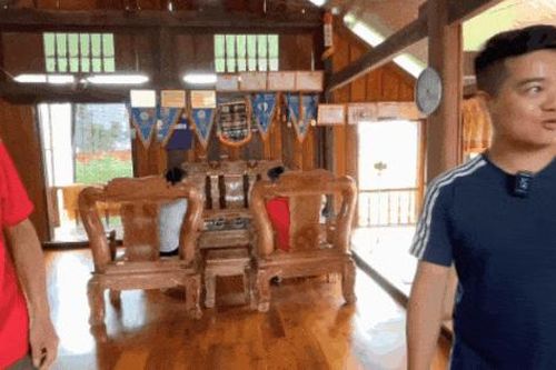 Bên trong nhà sàn độc đáo của thủ môn từng gây sốt vì chuyện tình 'Chị ơi, anh yêu em!'