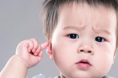 Bé trai thủng màng nhĩ do lấy ráy tai tại nhà, 4 lưu ý để phòng tránh