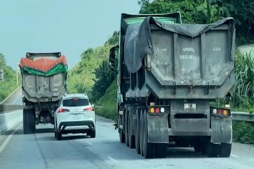 Khởi tố lái xe tải có hành vi chèn ép xe con trên cao tốc