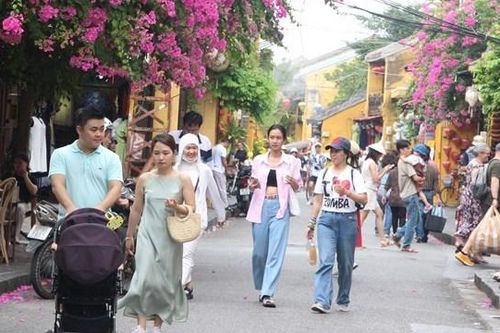 Đông nghịt du khách ở Hội An trong dịp lễ Quốc khánh 2-9
