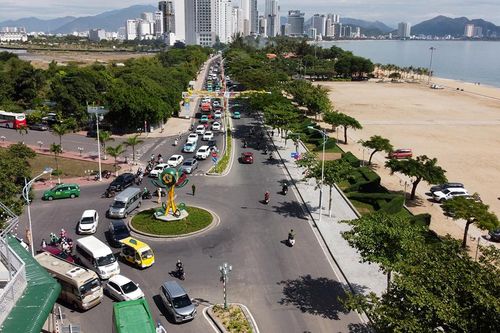 Khánh Hòa: Ô tô nối đuôi nhau đi tour biển đảo, Vinwonder Nha Trang
