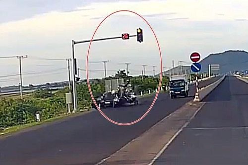 Vụ ô tô đâm hàng loạt xe máy ở Bình Thuận: Tài xế mới 16 tuổi