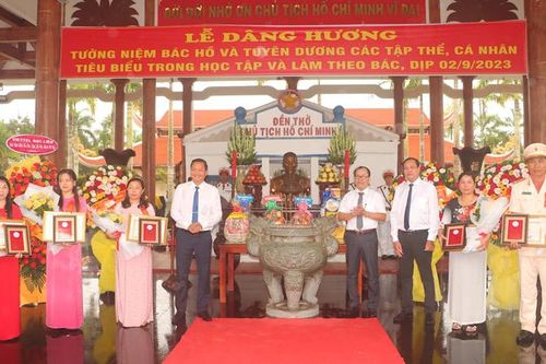 Bạc Liêu: Nhiều hoạt động ý nghĩa tại các đền thờ Bác Hồ