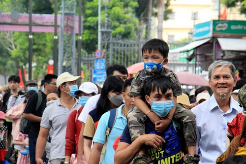 Người dân Thành phố Hồ Chí Minh đổ về các khu vui chơi trung tâm dịp nghỉ lễ 2/9