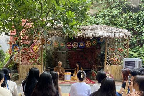 Tự làm đồ chơi Trung thu trong sự kiện 'Ghép đèn sáng sao' phố cổ