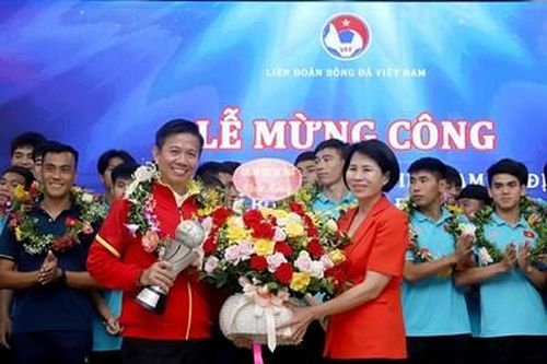 Bình luận: Thu hoạch mùa trẻ