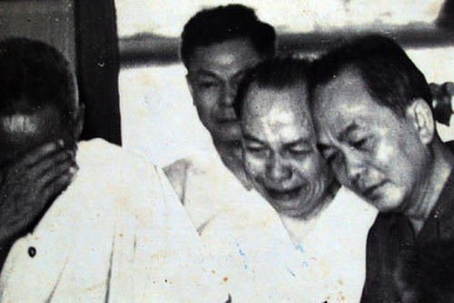 Hồ Chí Minh - phút cuối của Người và ngọn lửa đầu tiên của đời