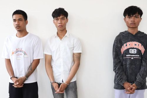 Dùng súng cướp ngân hàng, 3 đối tượng bị bắt