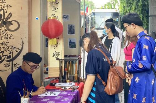 Viết tiếp câu chuyện tự hào