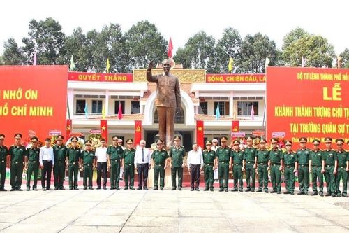 Bộ Tư lệnh TPHCM khánh thành tượng Chủ tịch Hồ Chí Minh