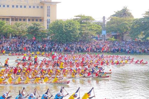 Quảng Bình: Rộn ràng đua thuyền mừng Tết Độc lập trên quê hương Đại tướng Võ Nguyên Giáp
