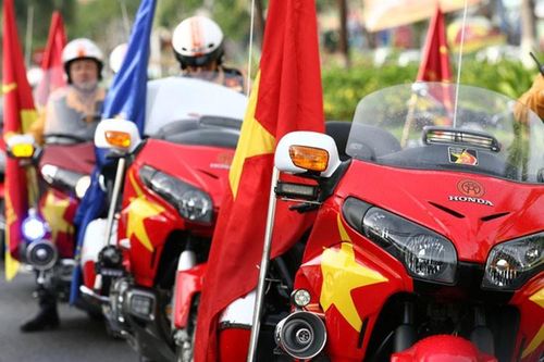 Dàn 'xế khủng' tụ họp mừng sinh nhật 61 năm CLB môtô Hà Nội