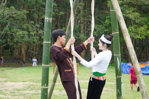 Người Mường ở Kon Tum đón Tết Độc lập