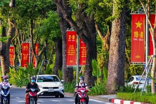 Hà Nội tấp nập, rực rỡ cờ hoa Ngày Quốc khánh 2/9