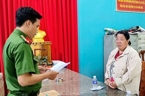 Người phụ nữ trộm tiệm vàng kiếm tiền đánh bạc