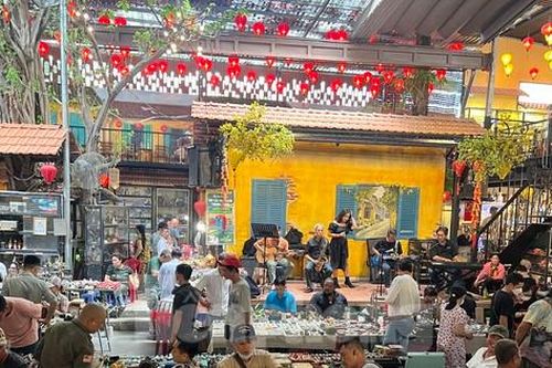 Khám phá chợ đồ cổ có một không hai giữa lòng TPHCM