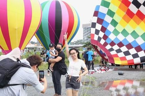 Háo hức đón khoảnh khắc khinh khí cầu bay lên bầu trời chào Quốc khánh