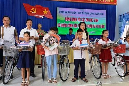 Trẻ nghèo TT-Huế bất ngờ nhận quà trong lễ Quốc khánh 2/9